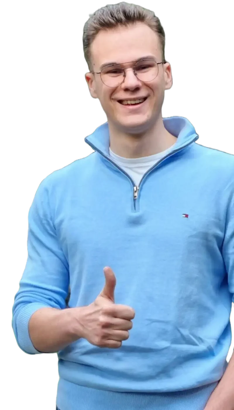 Corné van VOS. SELECTED is een Automakelaar en leaseadviseur en stelt zichzelf voor met een duim omhoog.